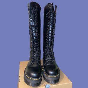 RARE 20 eye Dr. Marten platform Britain boots